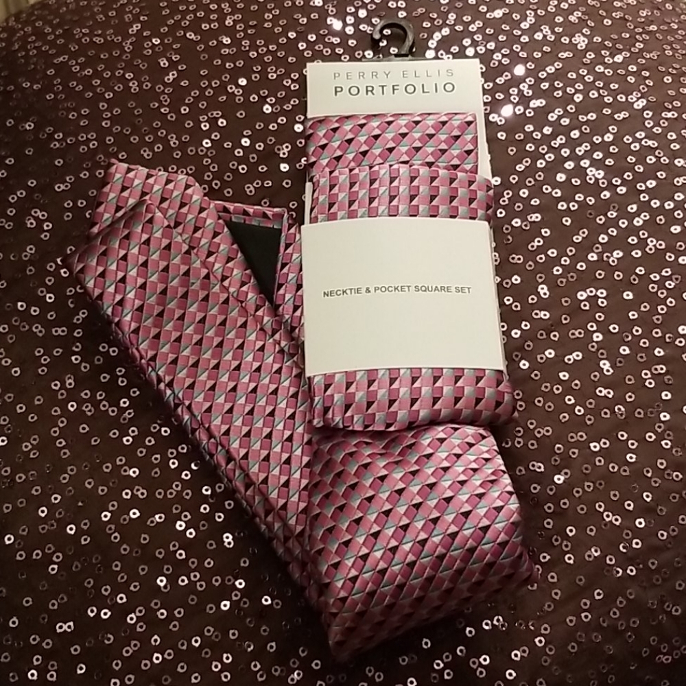Perry Ellis Portfolio tie & square set